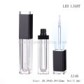 Großhandel 5ml Kunststoff Lipgloss leere Flasche mit LED-Licht und Spiegel